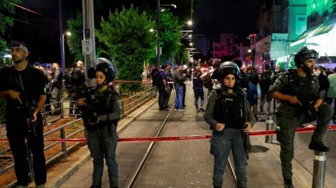 تل ابیب: ریلوے اسٹیشن پر فائرنگ، ۸؍ افراد ہلاک، شوٹرز کا فلسطینی ہونے کا دعویٰ