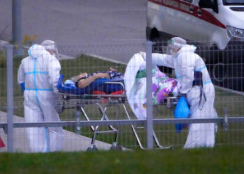 Covid: Moscow imposes new restrictions as infections