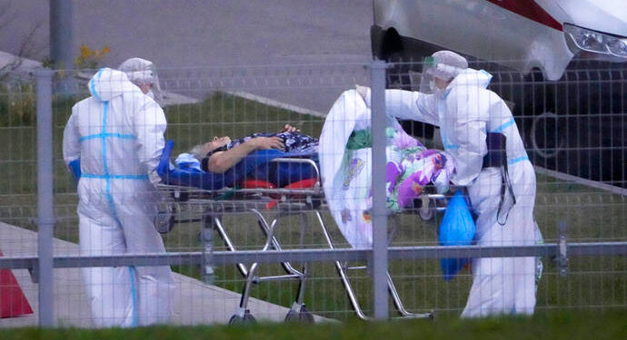 Covid: Moscow imposes new restrictions as infections