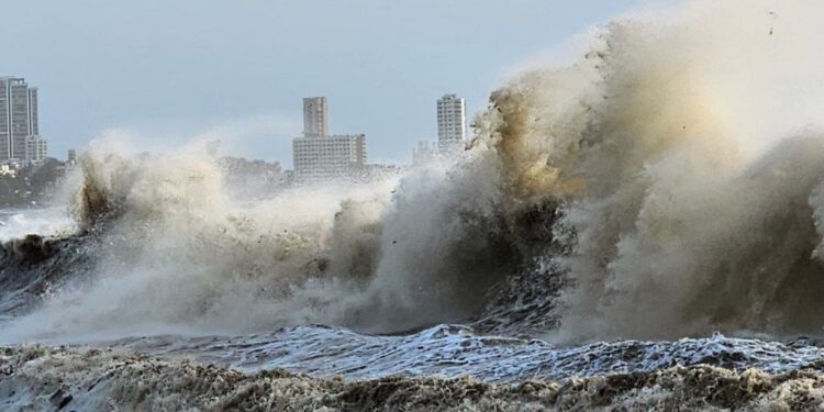 Byperjoy: Pakistan evacuated thousands of people to India before the cyclone